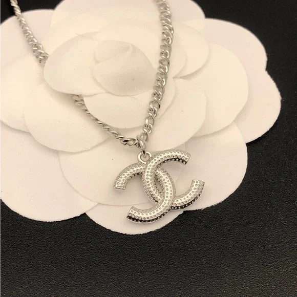 CHANEL Silver Necklace with Pearl and Star Charm - Picture 6 of 8